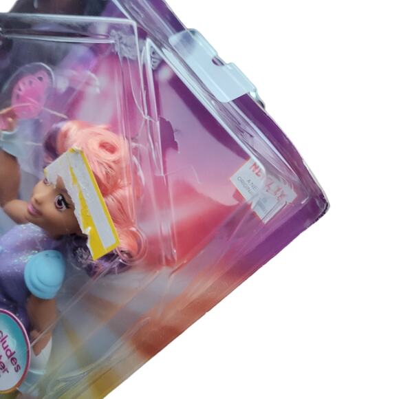 Glimmer SHE-RA Princess of Power Netflix Action Figure 2018 DreamWorks - Picture 4 of 6